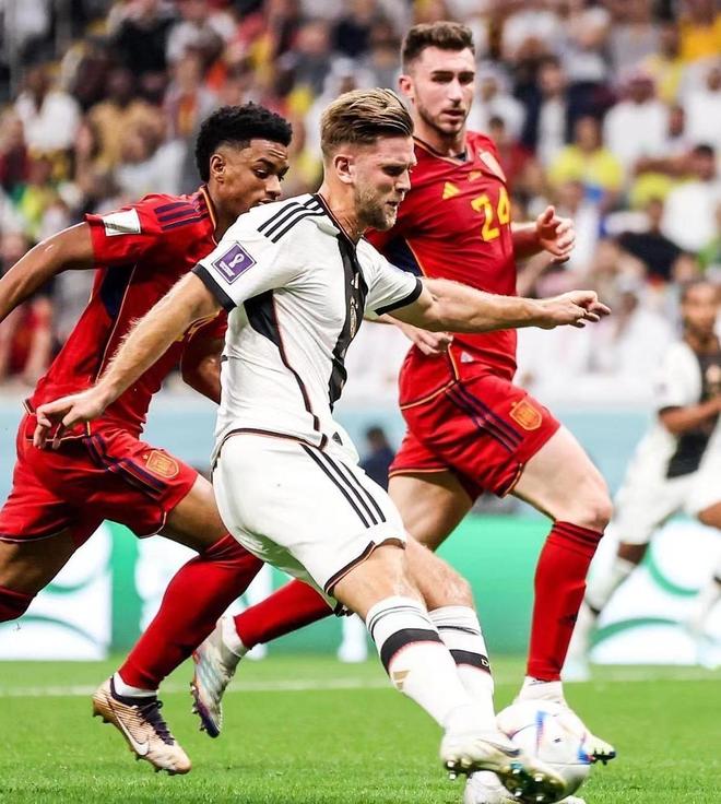 NBA季后赛焦点球员精彩表现（NBA季后赛明星球员高光时刻）