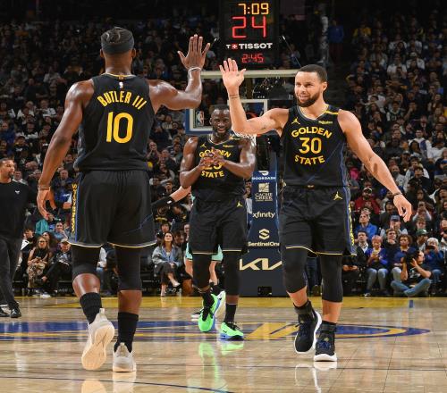 周最佳出炉：贾马尔·穆雷场均轰29.8分7.5助 杰伦·布朗率队4-0（周最佳揭晓：贾马尔·穆雷场均29.8分7.5助攻，杰伦·布朗率队周内4战全胜）