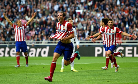 刚出场就离场！湖人斯玛特与亚当斯对抗后受伤 死球期间跑回更衣室（上来就伤退！湖人斯玛特与亚当斯对抗后受伤，死球时奔回更衣室）