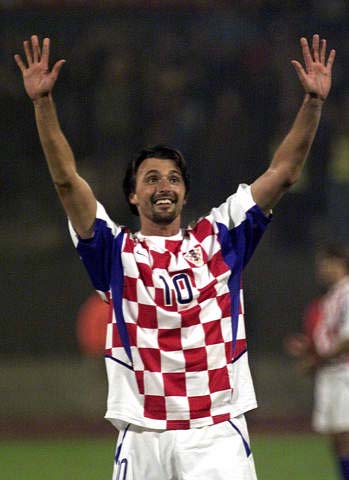 3场3球，成都B队艾孜买提当选中乙10月最佳球员／最佳青年球员（3战3球！成都B队艾孜买提荣膺中乙10月最佳球员与最佳青年球员）