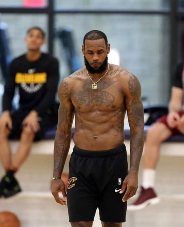 TA：利马传球出色&充满侵略性，他的回归可以丰富曼联打法（TA：传球精妙且侵略性十足的利马回归，有望为曼联战术增添多样性）