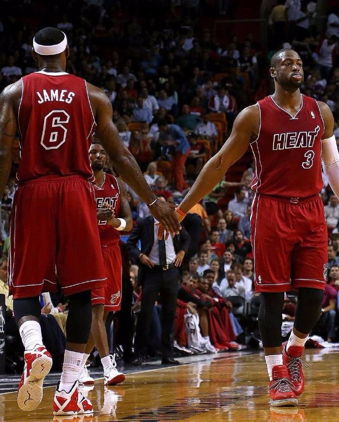 亚马尔送制胜助攻后染黄，无缘下一轮对阵布拉格斯拉维亚的欧冠（亚马尔助攻制胜后吃黄停赛，欧冠下轮无缘战布拉格斯拉维亚）