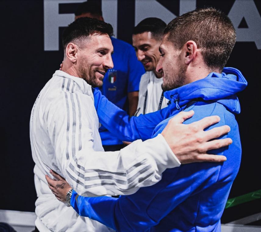 前意甲裁判谈DV9点球被吹：他和防守球员互有拉扯，都不犯规（前意甲名哨评DV9点球被判无效：与后卫相互拉拽，双方动作均不构成犯规）