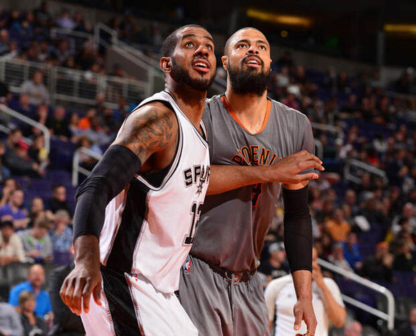 手感热得发烫！拉文半场三分7中6独砍29分5篮板（拉文半场火力全开：三分7投6中，豪取29分5板）