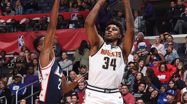 没有技巧全是感情，弗兰克告别演讲深情演唱《月亮代表我的心》（弗兰克告别演讲：不靠技巧，深情献唱《月亮代表我的心）