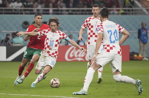 詹姆斯：这场打得很艰难 虽然短暂好过但大部分时间都处于被动（詹姆斯：这场比赛很难打，虽一度有起色但大部分时间处在下风）