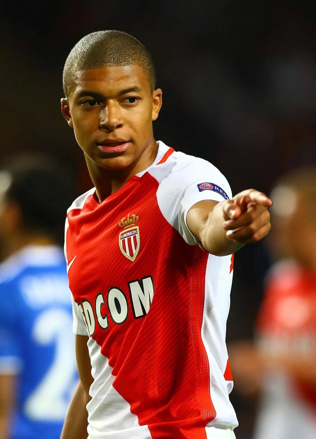 CBA球员最佳阵容提名：前三竞争激烈,（CBA最佳阵容提名公布：三甲之争白热化）