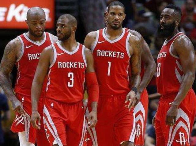 阿隆索帅位堪忧，两大潜在继任者浮出水面，齐达内和渣叔谁更适合？（阿隆索帅位告急：齐达内与克洛普成热门接班人，谁更契合？）