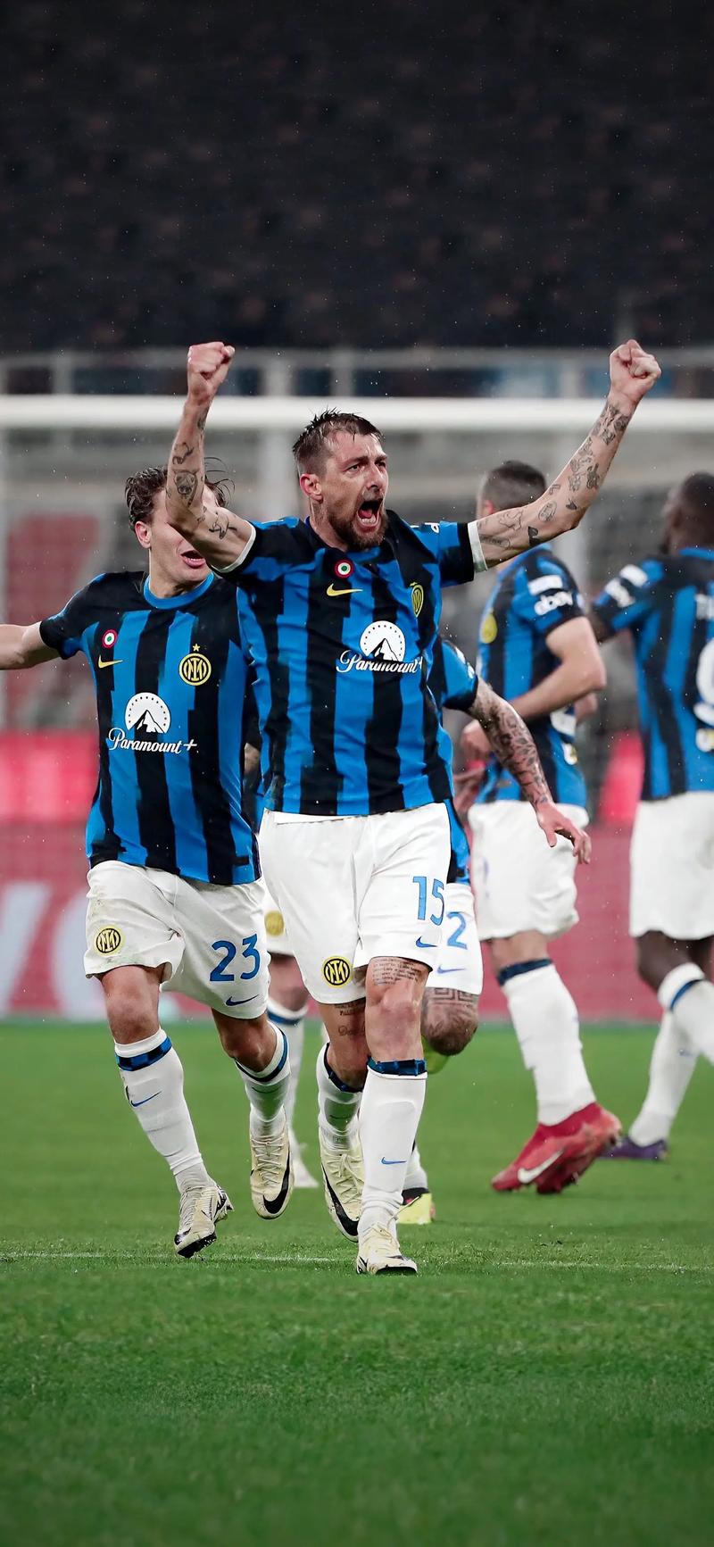 上场眉骨缝了3针！广东客场战浙江 徐杰戴着发带进行赛前热身（眉骨缝3针后，广东客战浙江，徐杰戴发带进行赛前热身）