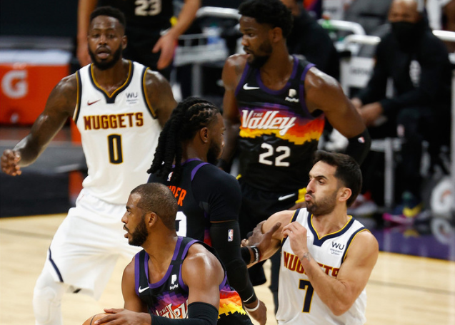 黄蜂队近期推出的新打法引起了广泛关注，这种打法充满活力，让球迷们眼前一亮。（黄蜂队近期战术革新备受热议，活力四射令球迷惊艳）