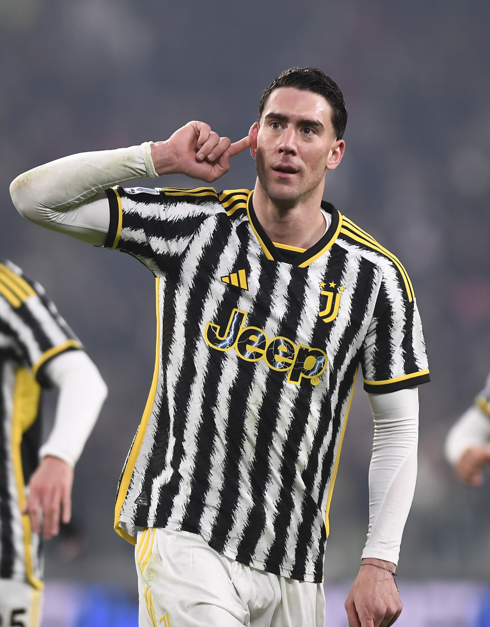 阿不都沙拉木替补表现：短暂出场仅得2分4篮板（阿不都沙拉木替补出战：短时上阵拿下2分4篮板）