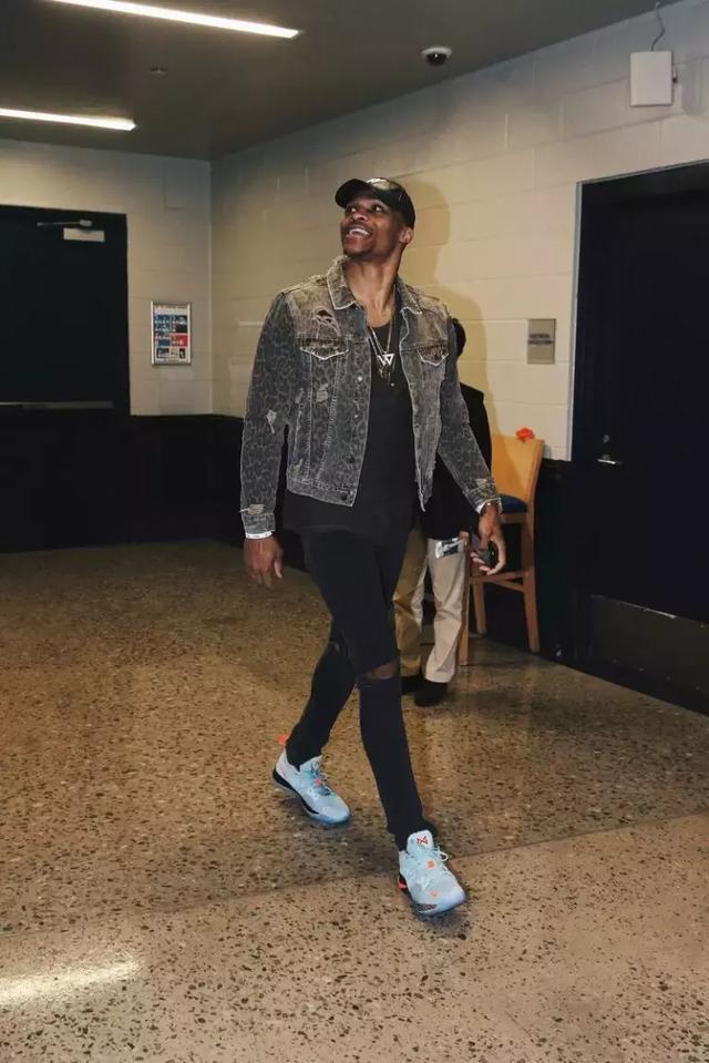 看看这些孩子踢球有没有西班牙味。 留洋联队VS萨瓦德尔友谊赛（少年们踢得像西班牙吗？留洋联队对阵萨瓦德尔友谊赛）