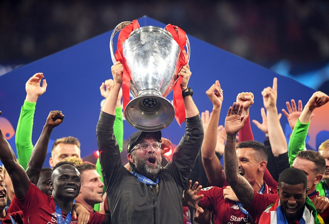 体坛：狼队想与徐彬签约4-5年，球员已搭乘航班前往英国（体坛消息：狼队计划与徐彬签约4至5年，球员已启程飞赴英国）