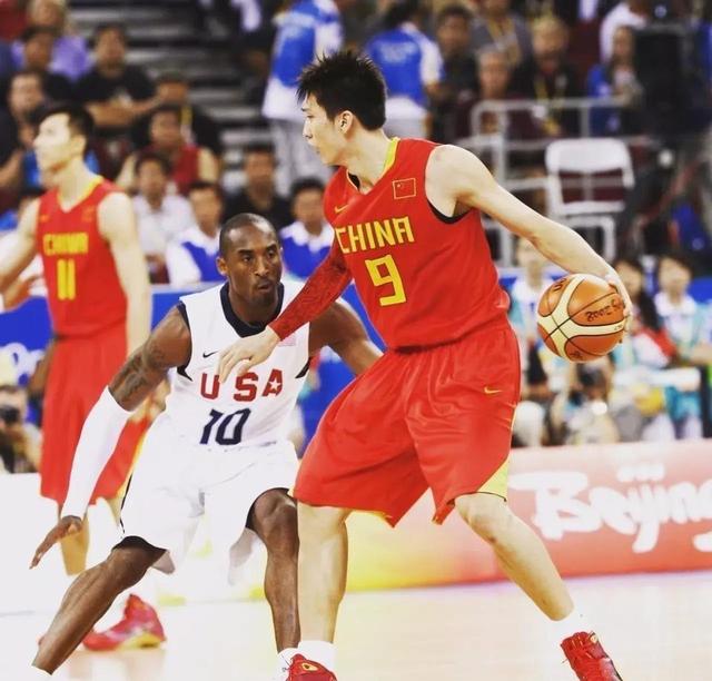 黄蜂主教练：克尼佩尔X光检查结果呈阴性 回主场才知道更多信息（黄蜂主帅：克尼佩尔X光无异常，返主场后将获取更多信息）