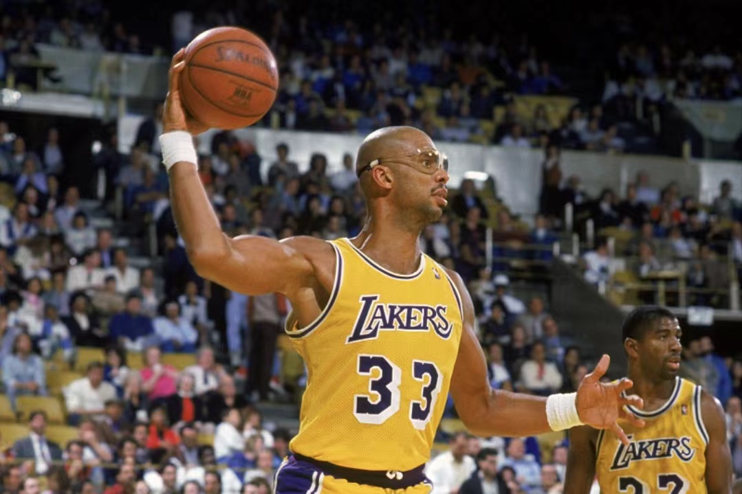 火箭队员互选紧急联系人，阿杜选老姐夫泰特选阿门（火箭队互选紧急联系人：阿杜点名老姐夫，泰特选择阿门）