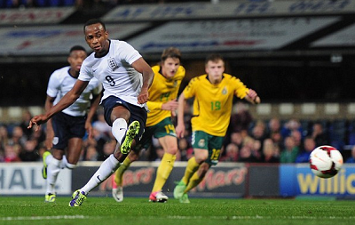 皇马对阵塞尔塔大名单：阿诺德因伤缺阵，卡马文加在列（皇马公布对塞尔塔出征名单：阿诺德因伤缺席，卡马文加入选）